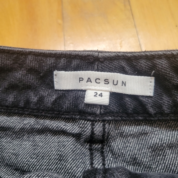 Pacsun Daisy embroidered black denim mini skirt size 24 - Picture 6 of 6